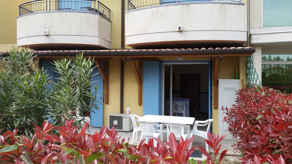 Residence Elisa Piano Terra Con Giardino E Posto Spiaggia Incluso Каорле Номер фото