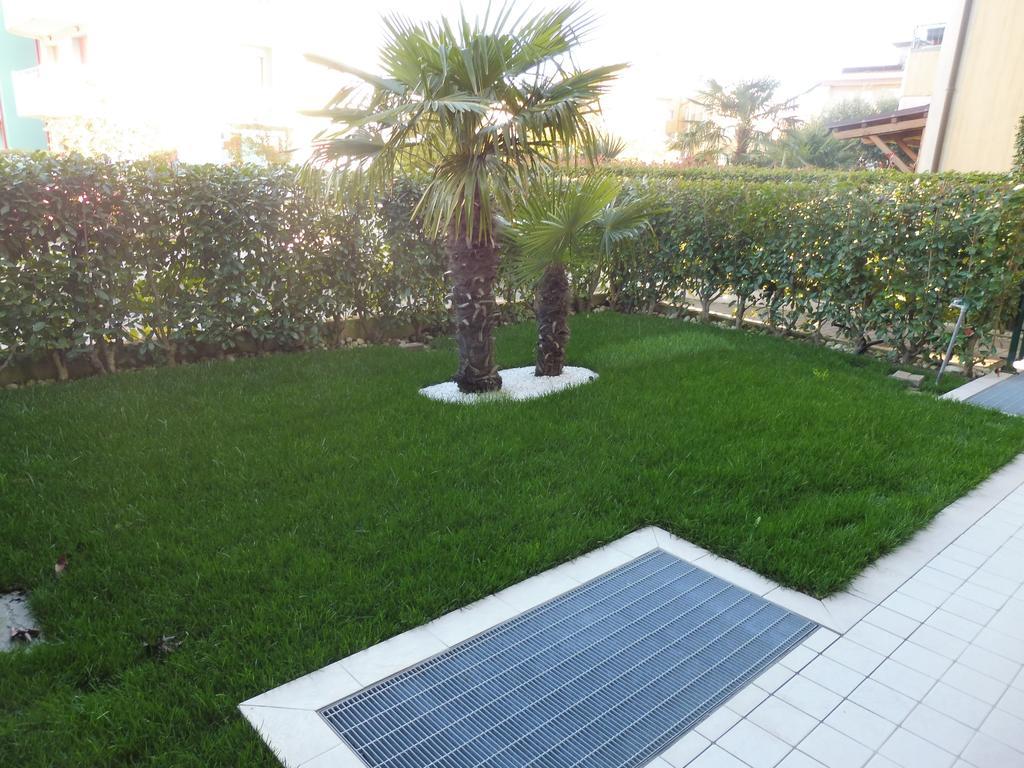 Residence Elisa Piano Terra Con Giardino E Posto Spiaggia Incluso Каорле Номер фото