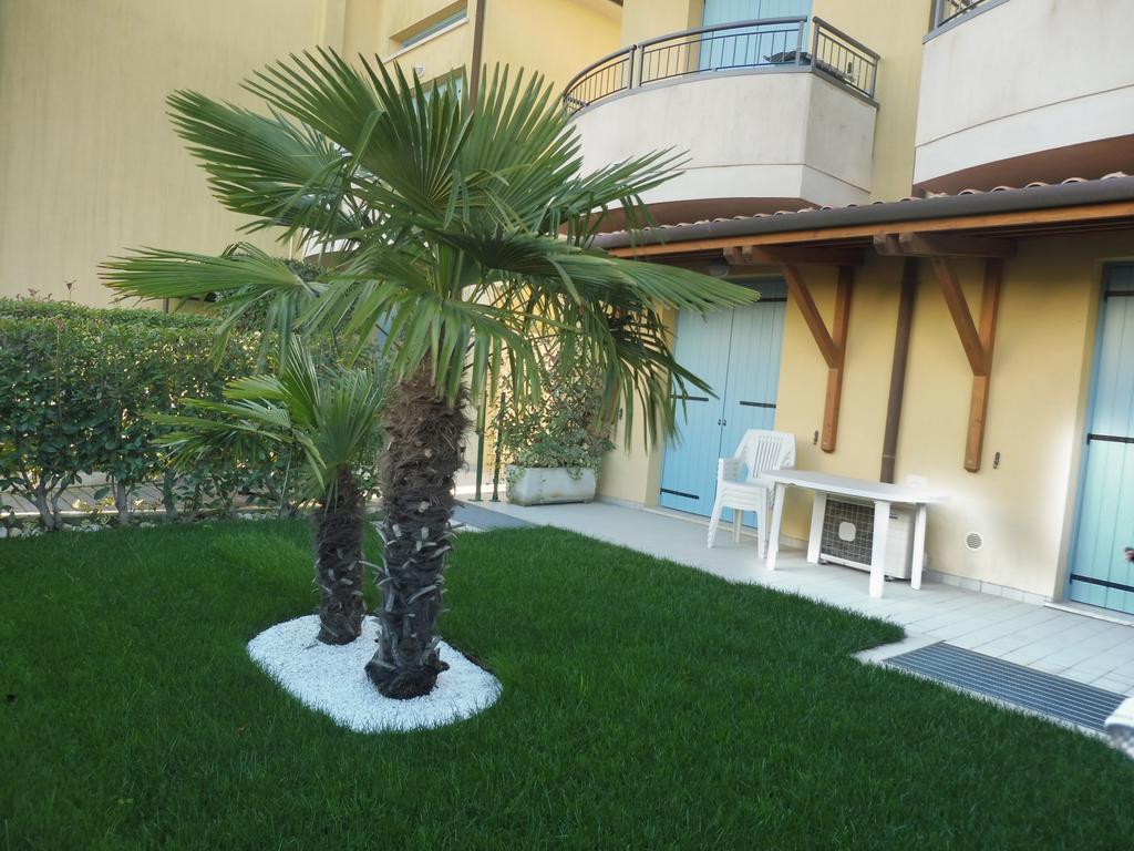 Residence Elisa Piano Terra Con Giardino E Posto Spiaggia Incluso Каорле Номер фото