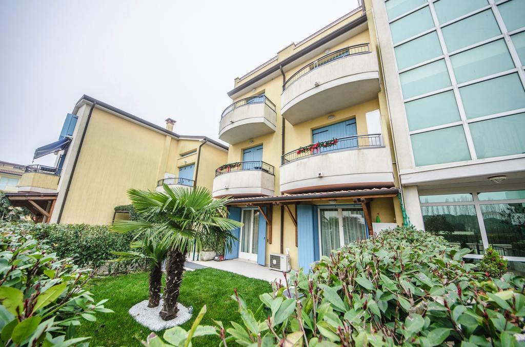 Residence Elisa Piano Terra Con Giardino E Posto Spiaggia Incluso Каорле Экстерьер фото