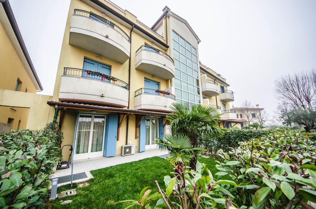 Residence Elisa Piano Terra Con Giardino E Posto Spiaggia Incluso Каорле Номер фото