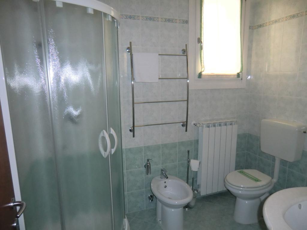 Residence Elisa Piano Terra Con Giardino E Posto Spiaggia Incluso Каорле Номер фото